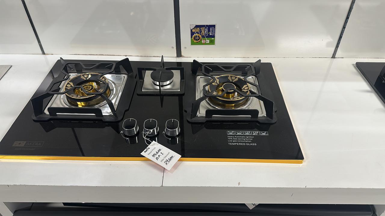 ASTRA AP-1 tempered glass hob in showroom